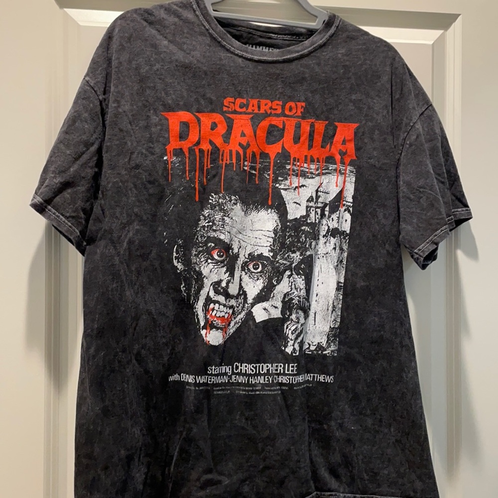 Scars of Dracula movie tshirt. Medium unisex size. Men’s fit. Loose.